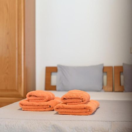 Guesthouse Agnandi Káto Loutrákion Dış mekan fotoğraf