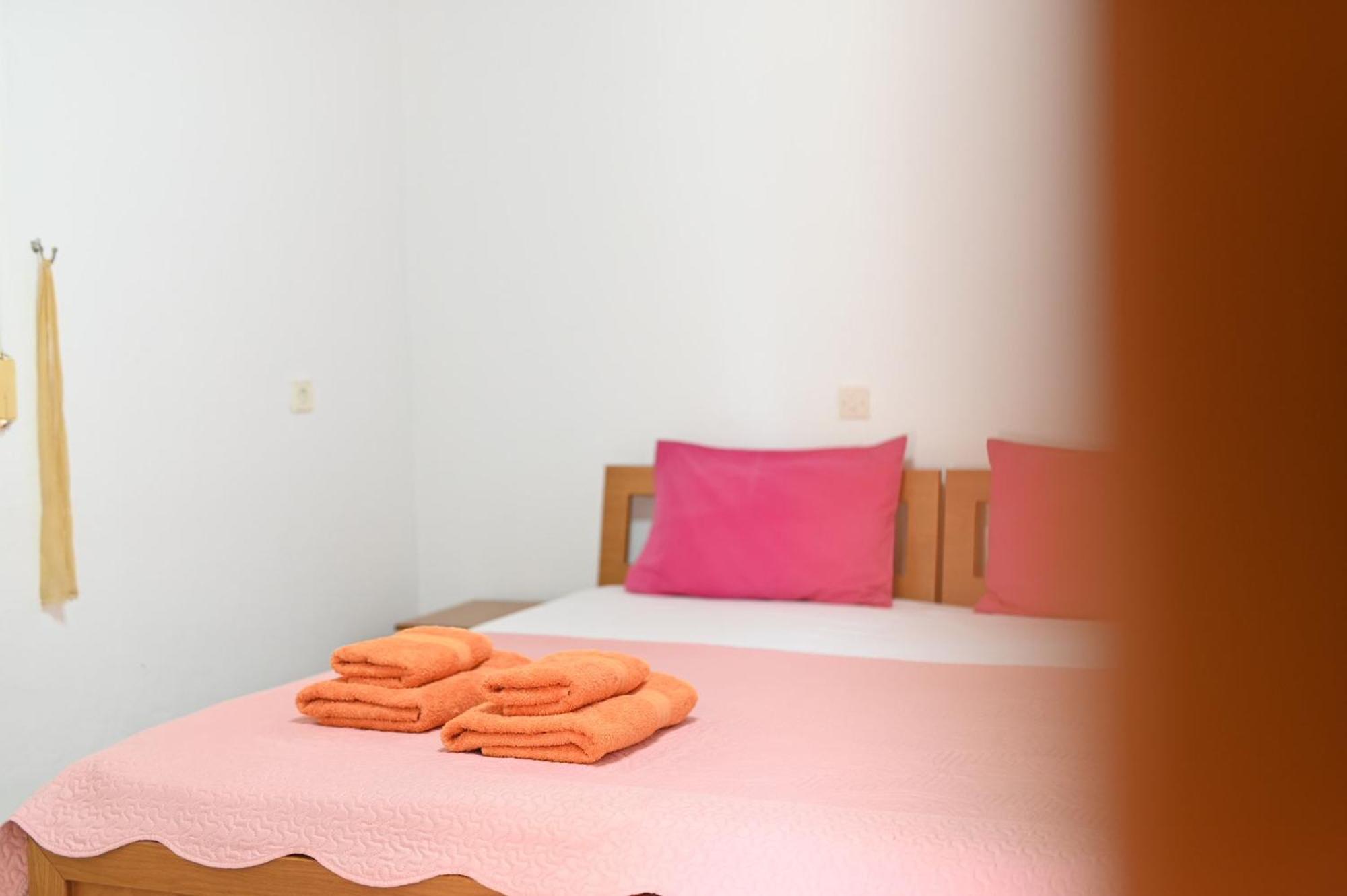 Guesthouse Agnandi Káto Loutrákion Dış mekan fotoğraf