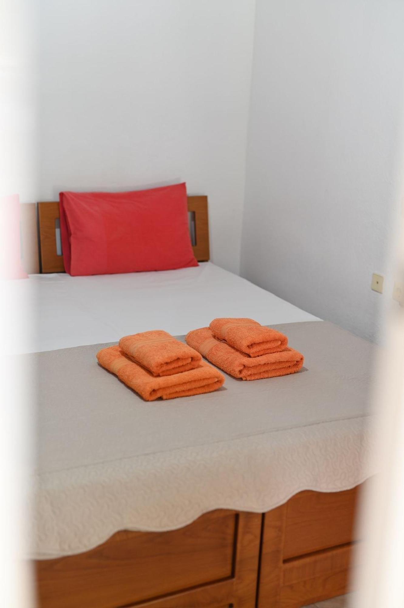 Guesthouse Agnandi Káto Loutrákion Dış mekan fotoğraf