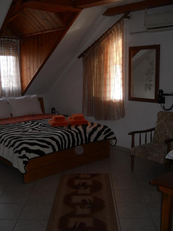 Guesthouse Agnandi Káto Loutrákion Oda fotoğraf